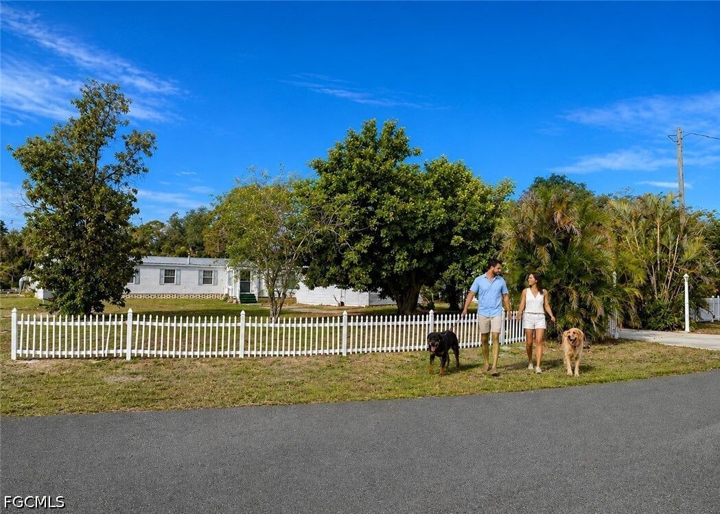 Property Photo:  2520 Brownell Court  FL 33917 