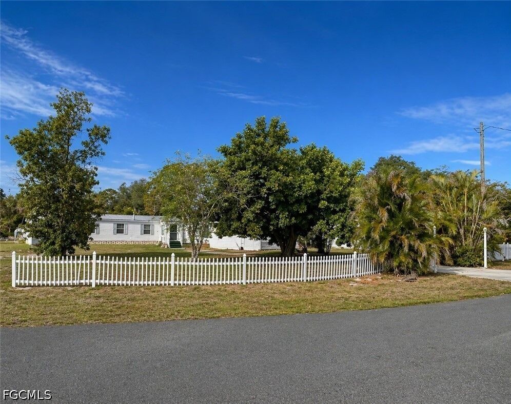 Property Photo:  2520 Brownell Court  FL 33917 