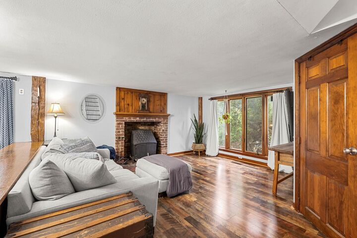 Property Photo:  256 E Dunstable Road  NH 03062 