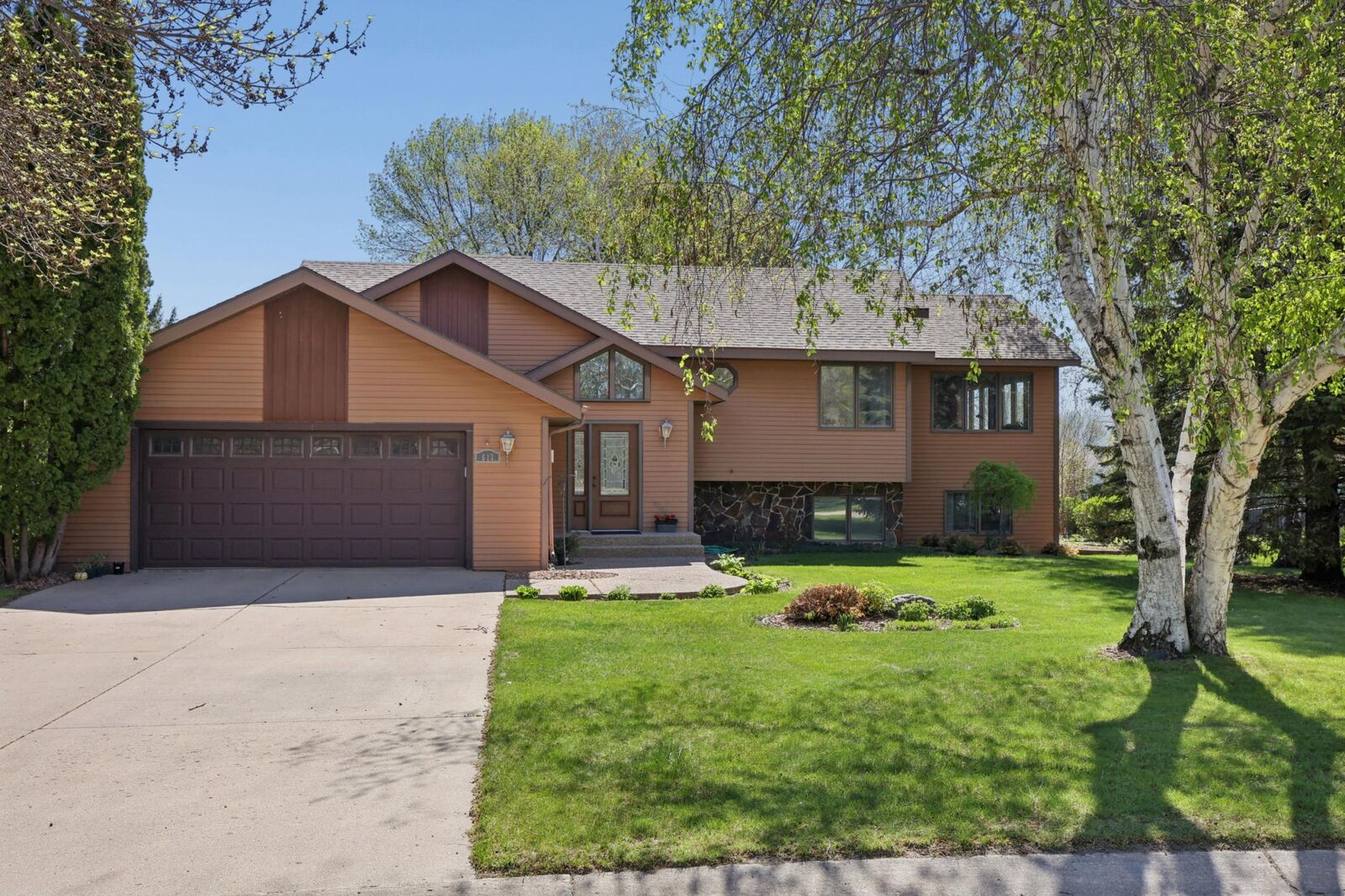 Property Photo:  613 24th Street SE  MN 56201 