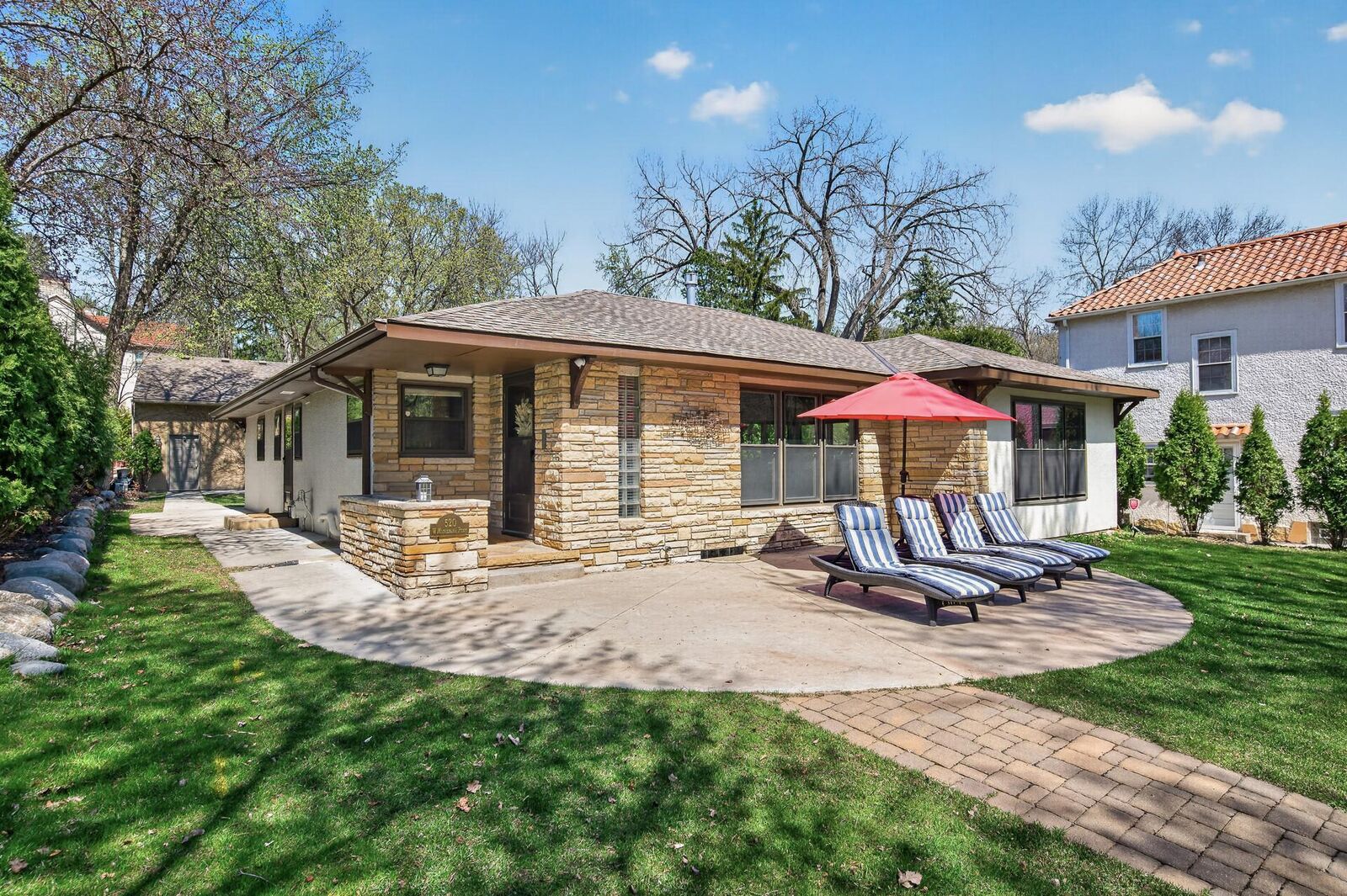 Property Photo:  520 W Minnehaha Parkway  MN 55419 