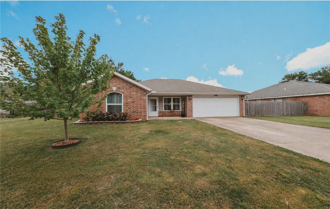 Property Photo: 421 N D Street AR 72719