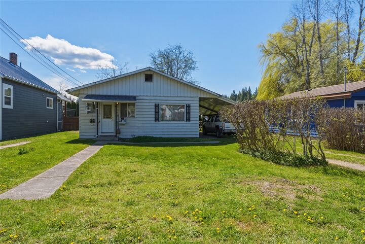 Property Photo: 4760 Canoe Beach Drive Drive NE BC V0E 1K0