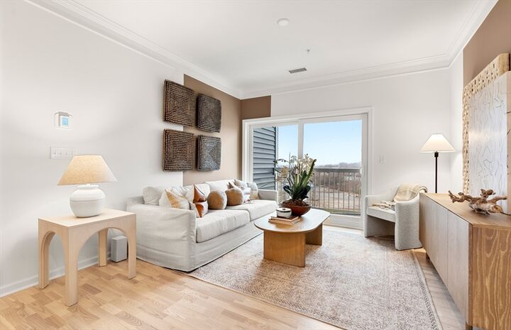 Property Photo:  5 Peters Farm Way 7112  MA 01581 
