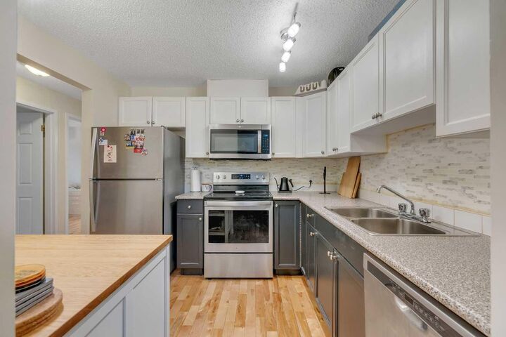Property Photo: 1919 17 Avenue SW 203 AB T2T 0E9