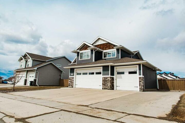 Photo de la propriété:  10638 155 Avenue  AB T8X 0M1 