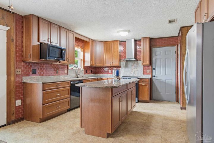 Property Photo:  7227 Shelby Ln  FL 32526 