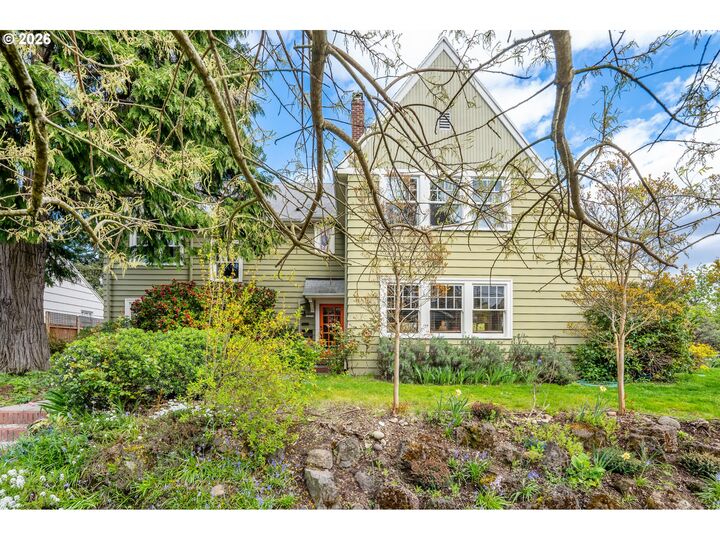Property Photo:  2620 NE 65th Ave  OR 97213 