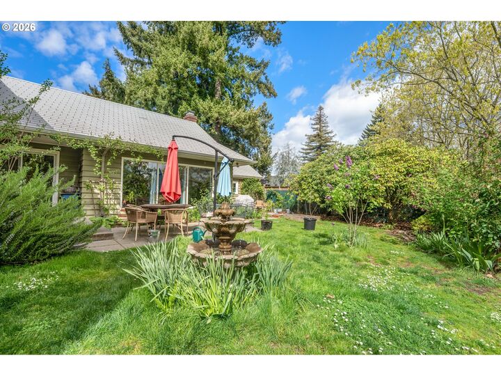 Property Photo:  2620 NE 65th Ave  OR 97213 