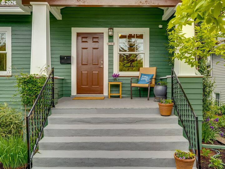 Property Photo:  4204 SE 25th Ave  OR 97202 