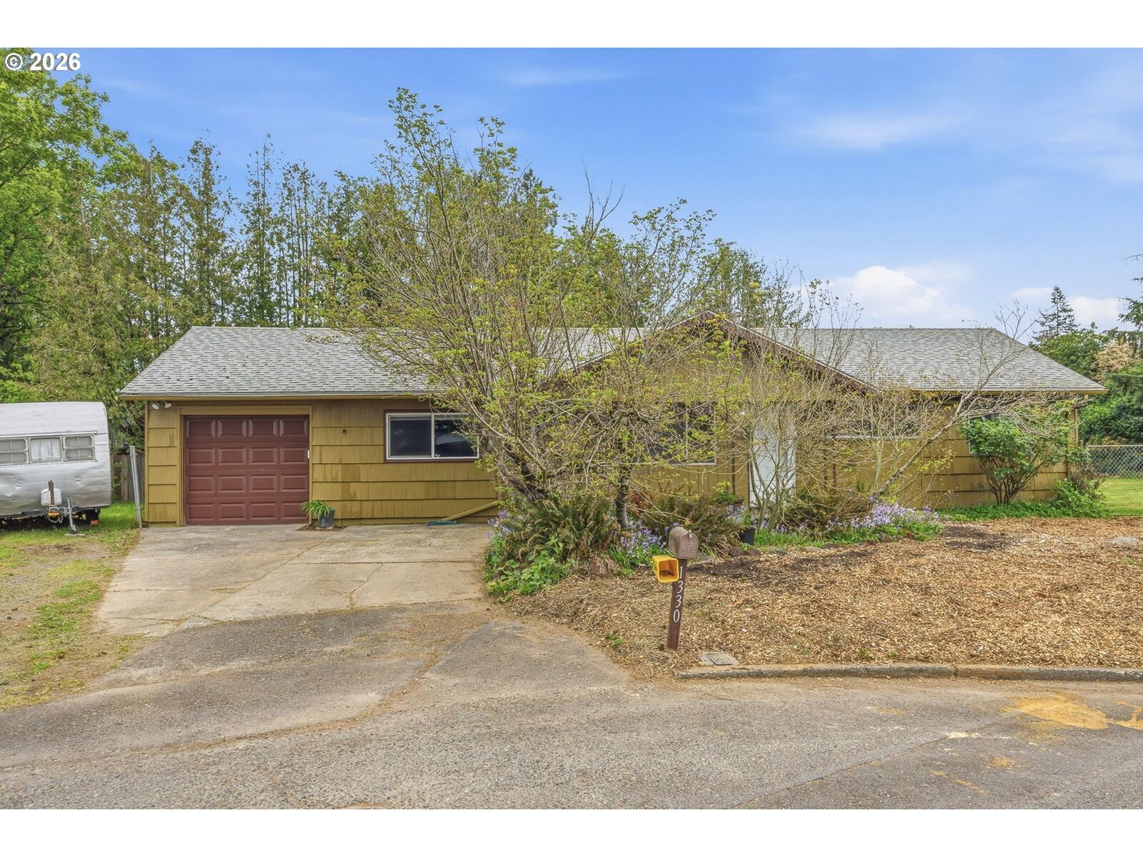 Property Photo:  1330 SE 168th Pl  OR 97233 