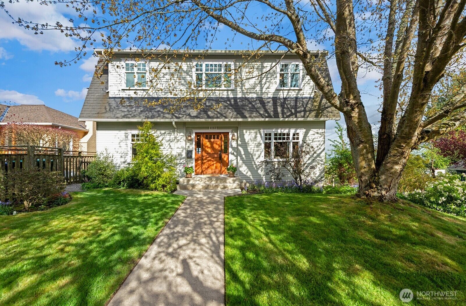 Property Photo:  4060  39th Avenue SW  WA 98116 