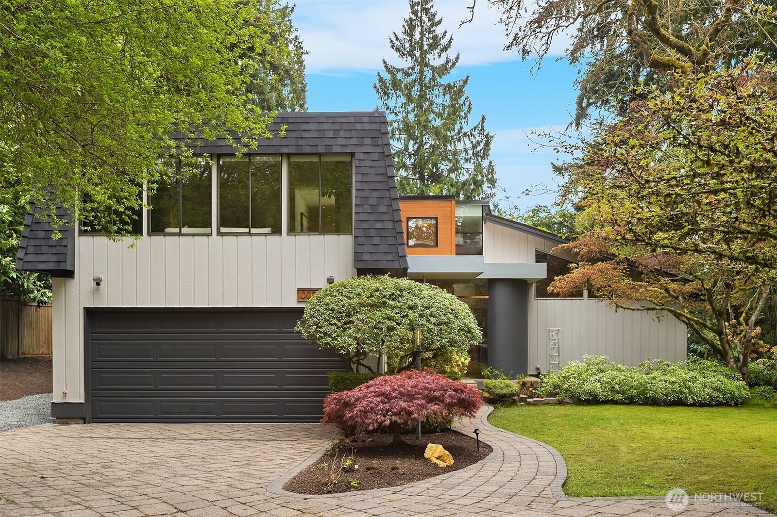 Property Photo:  10020 NE 27th Street  WA 98004 