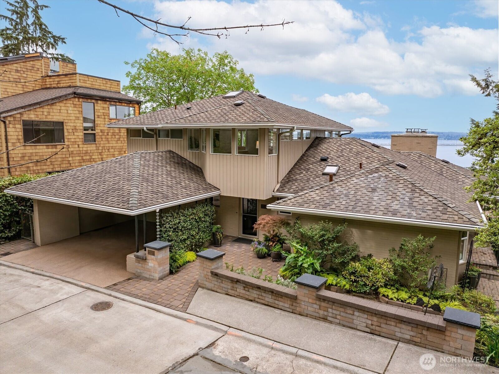 Property Photo:  2530  Mount Claire Drive S  WA 98144 