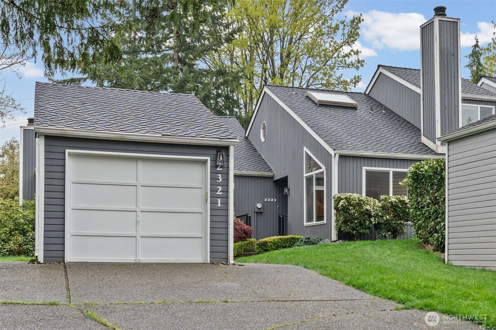 Property Photo: 2321 SE 8th Drive WA 98055