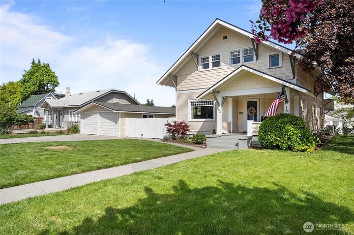 Property Photo:  902  Washington Street  WA 98801 
