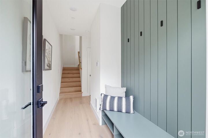 Property Photo:  2018  Fairview Avenue E D  WA 98102 