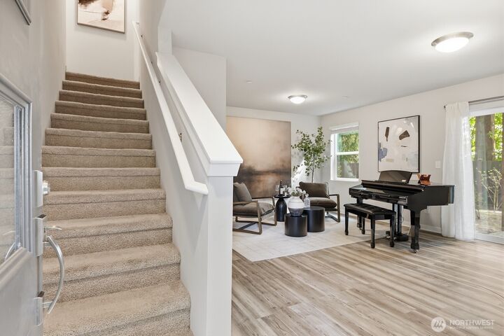 Property Photo:  16201  Meadow Road H4  WA 98087 