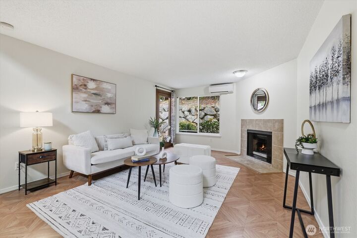 Property Photo:  15929 NE 41st Street 8B  WA 98052 
