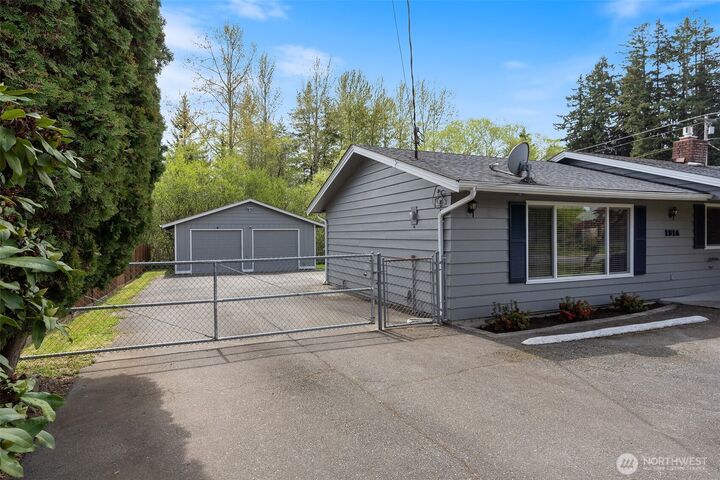 Property Photo: 1914 122nd Place SE WA 98208