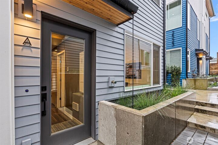 Property Photo:  2527  29th Avenue S A  WA 98144 