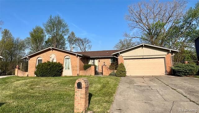 Property Photo:  37115 Pocahontas Drive  MI 48036 