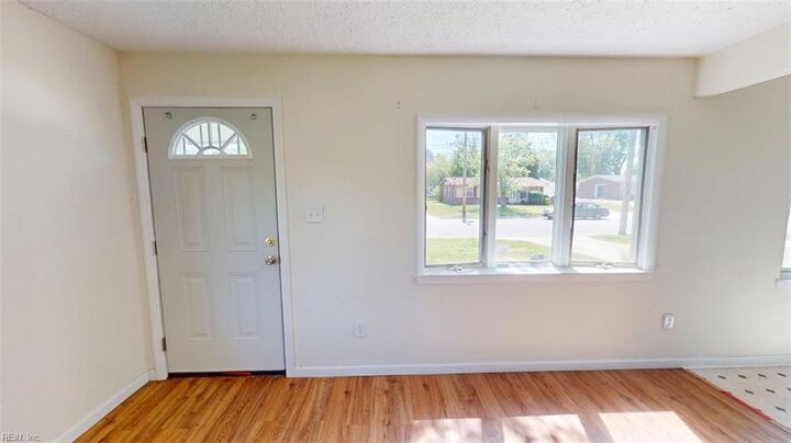 Property Photo:  117 Jenness Ln  VA 23602 