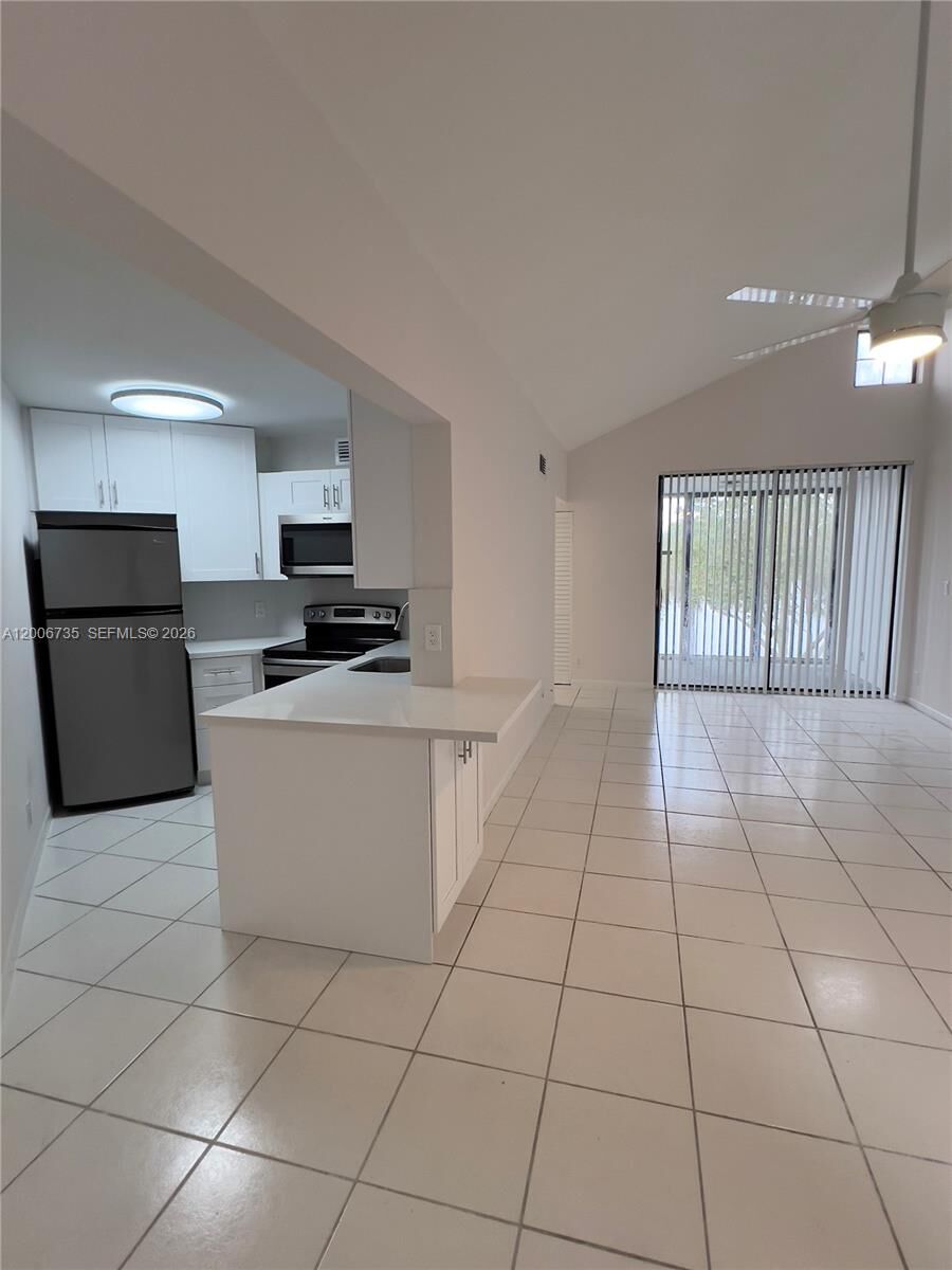 Property Photo: 216 Lake Pointe Dr 224 FL 33309