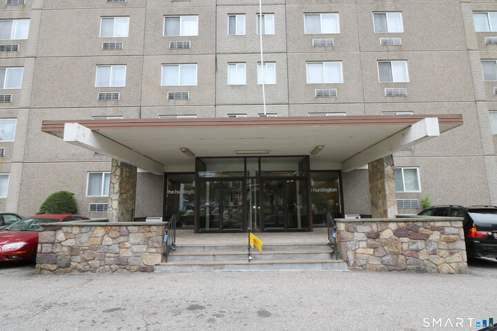 Property Photo:  120 Huntington Turnpike 101  CT 06610 