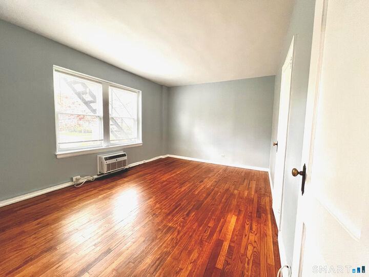 Property Photo:  124 Woodside Green 1D  CT 06905 