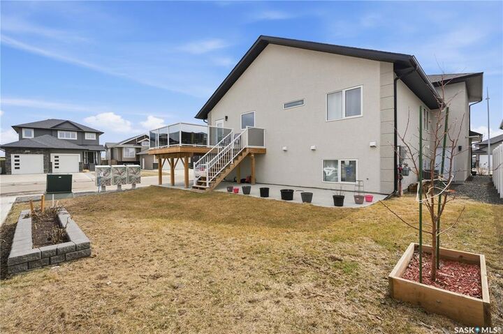Property Photo:  322 Glacial Shores Manor  SK S7S 1N1 
