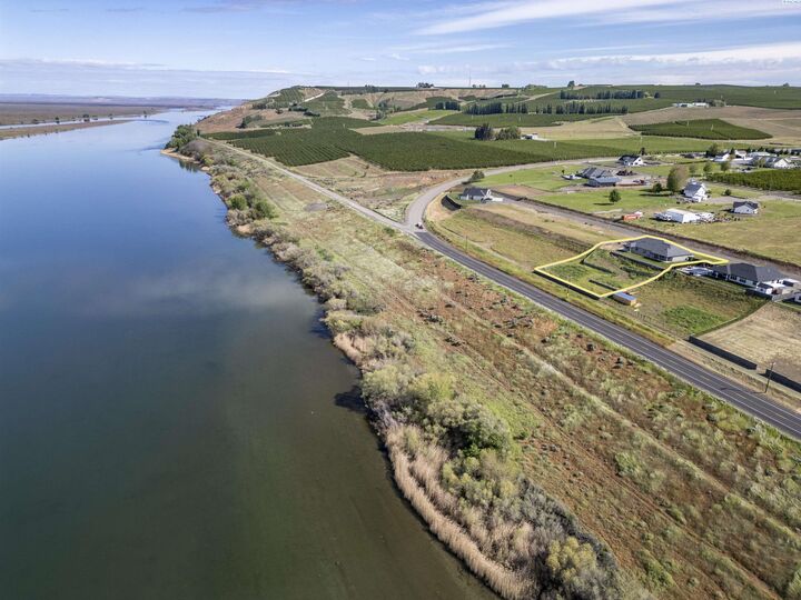 Property Photo:  113 Columbia Bluff Lane  WA 99301 