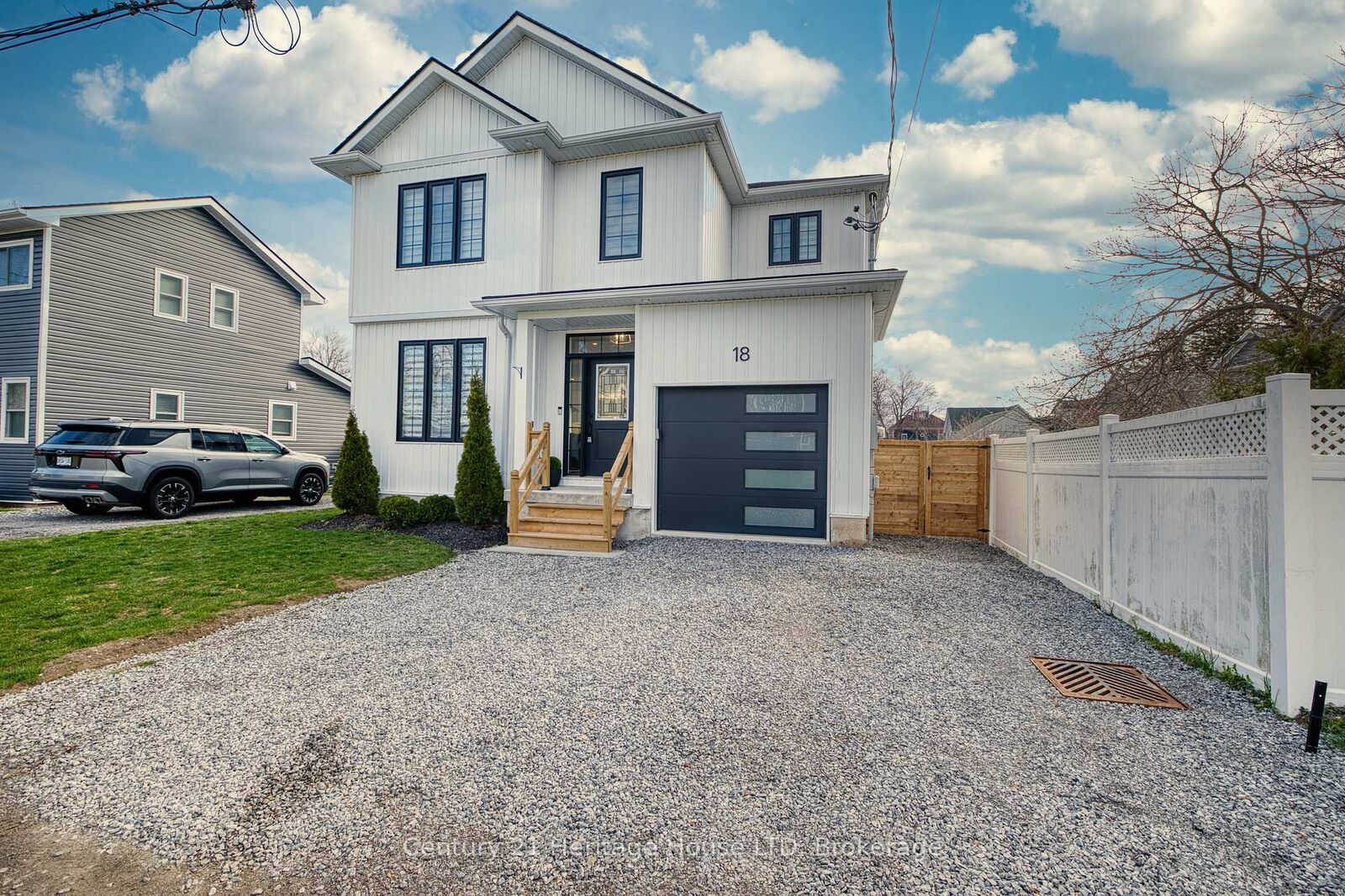 Property Photo:  18 Parkview Avenue  ON L2A 5L7 