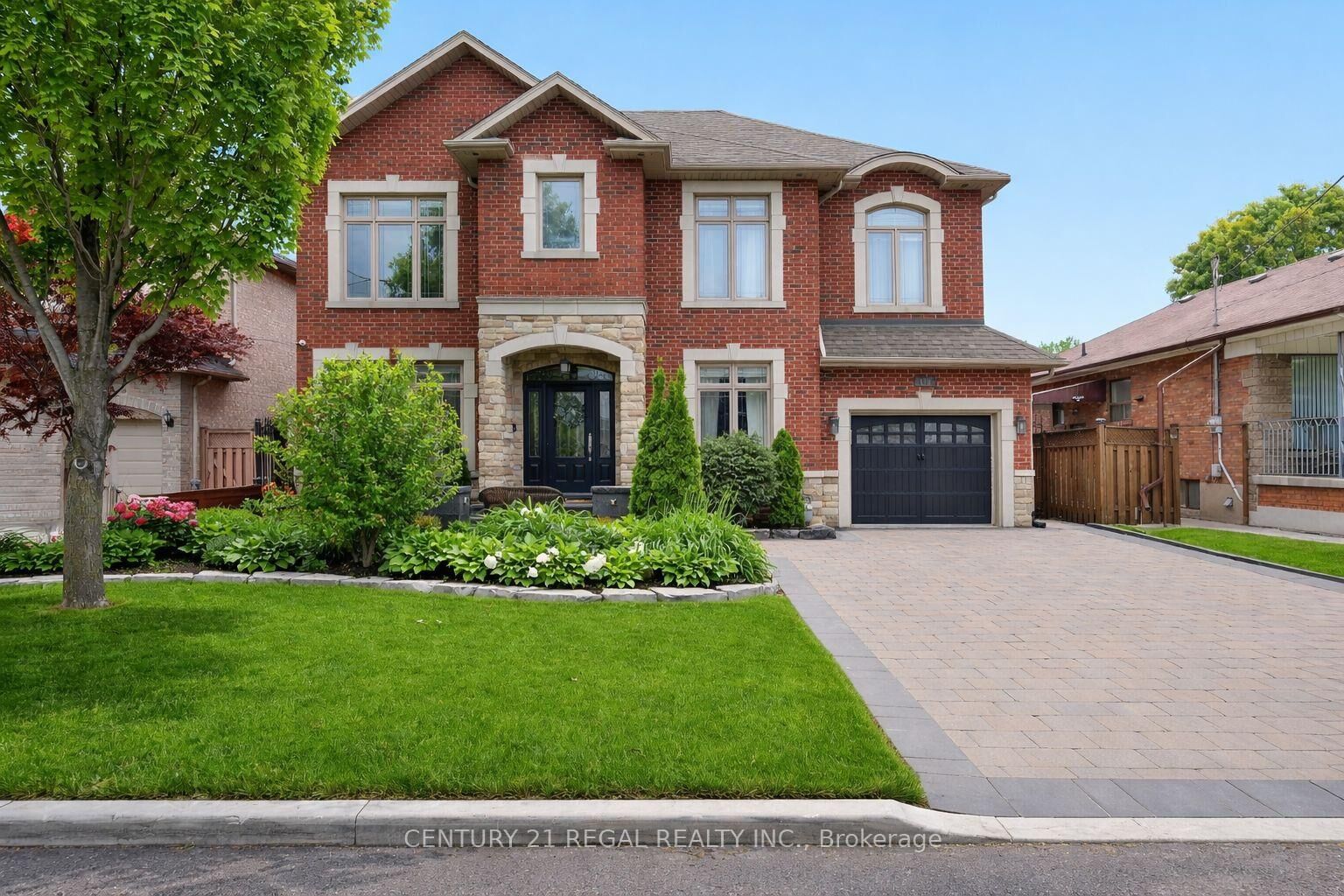 Photo de la propriété:  127 Sultana Avenue  ON M6A 1T6 