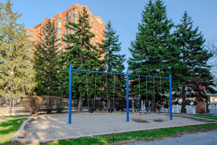 Photo de la propriété:  2466 Eglinton Avenue E Ph03  ON M1K 5J8 