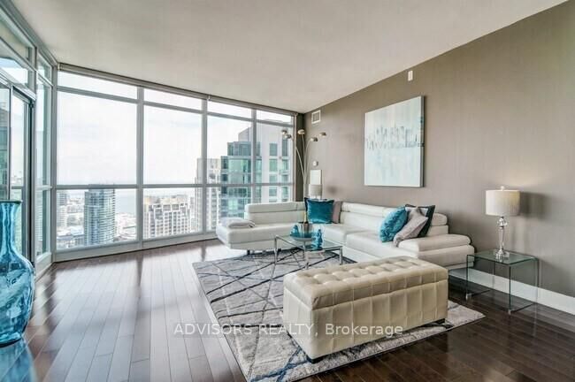Property Photo:  219 Fort York Boulevard Lph 3702  ON M5V 1B1 