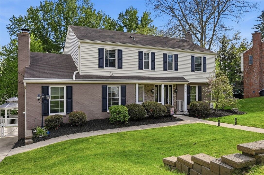 Property Photo:  2158 Meadowmont Dr  PA 15241 