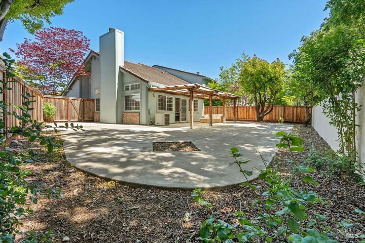 Property Photo:  519 Danby Court  CA 94954 