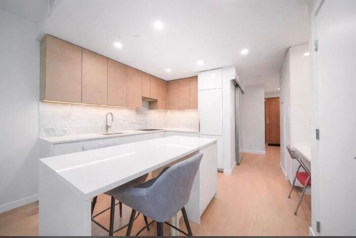 Property Photo: 2108 Gilmore Avenue 909 BC V5C 0N8