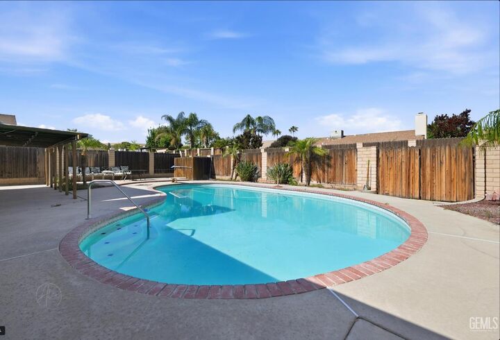 Property Photo:  413 McKinley Street  CA 93268 