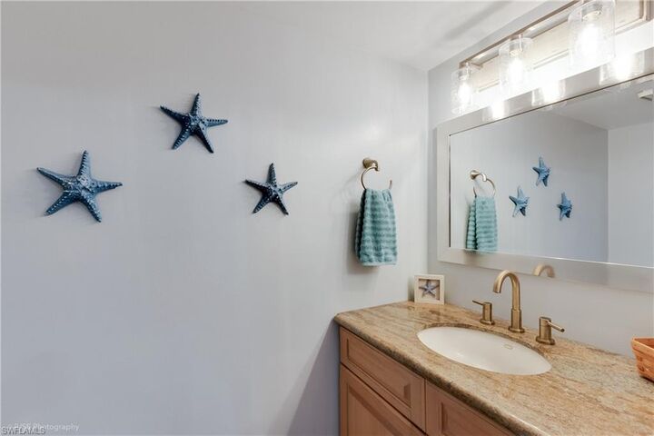 Property Photo:  