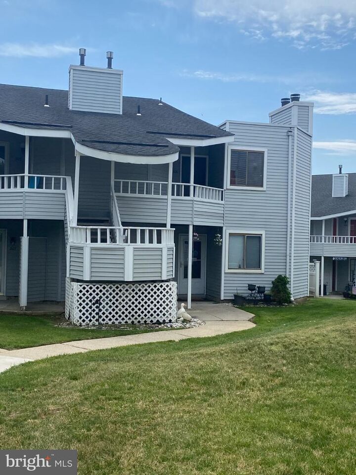 Property Photo:  305 Brighton Court  NJ 08081 