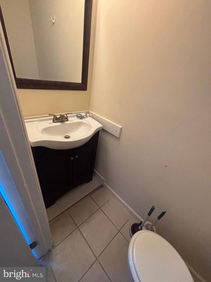 Property Photo:  42 Victoria Manor Court  NJ 08081 