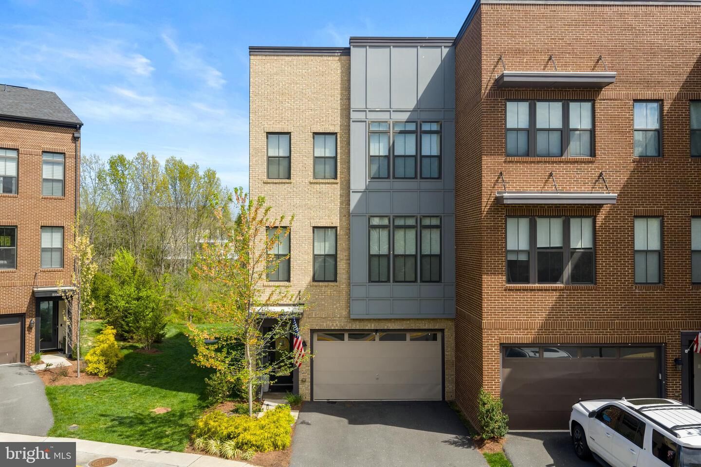 Property Photo:  23070 Sullivans Cove  VA 20148 