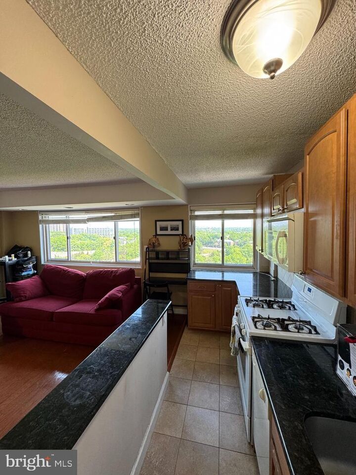 Property Photo: 2500 N Van Dorn Street VA 22302