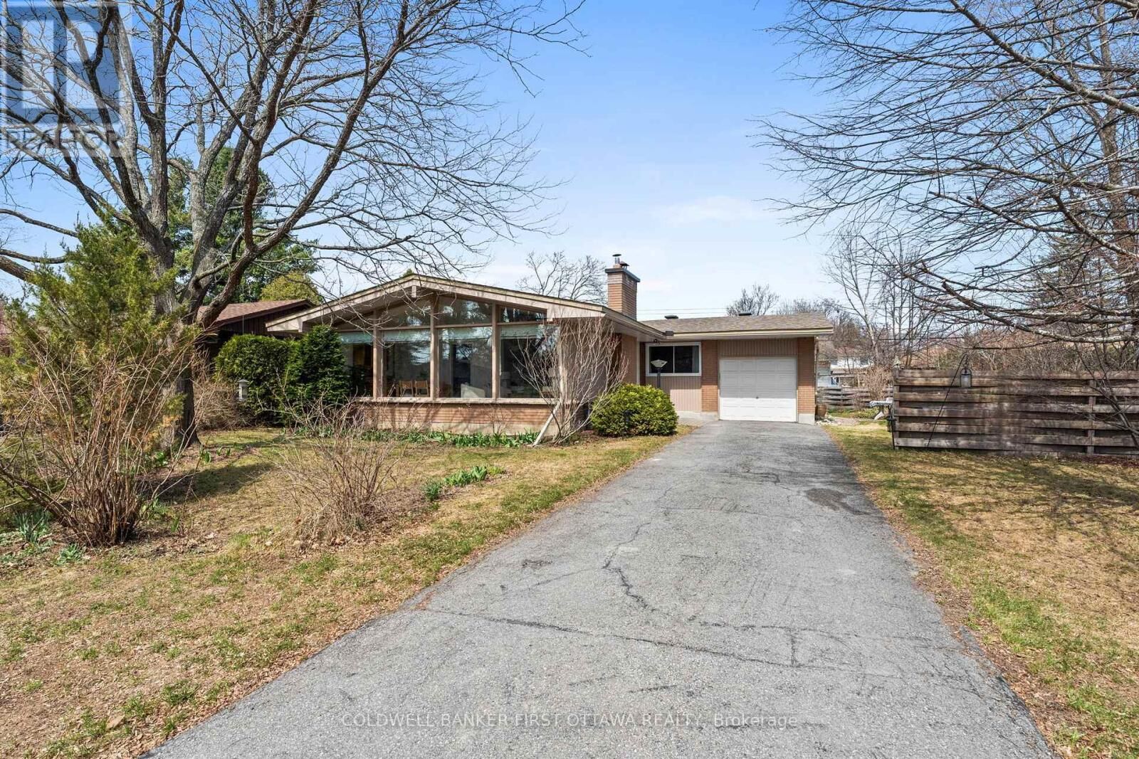 Property Photo: 54 Evergreen Drive ON K2H 6C9