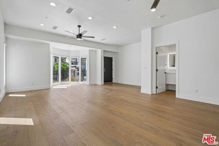 Property Photo:  6521 Homewood Ave  CA 90028 