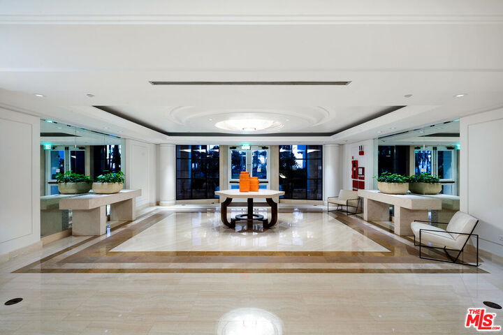 Property Photo:  701 Ocean Ave  CA 90402 