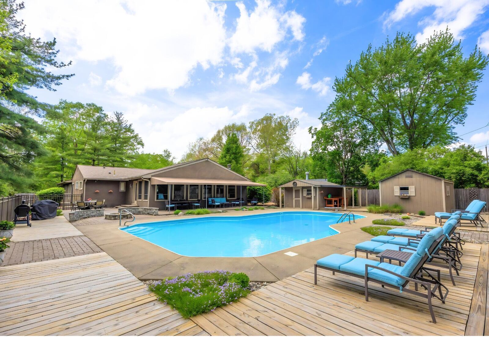 Property Photo:  4994 Henderson Heights Road  OH 43220 