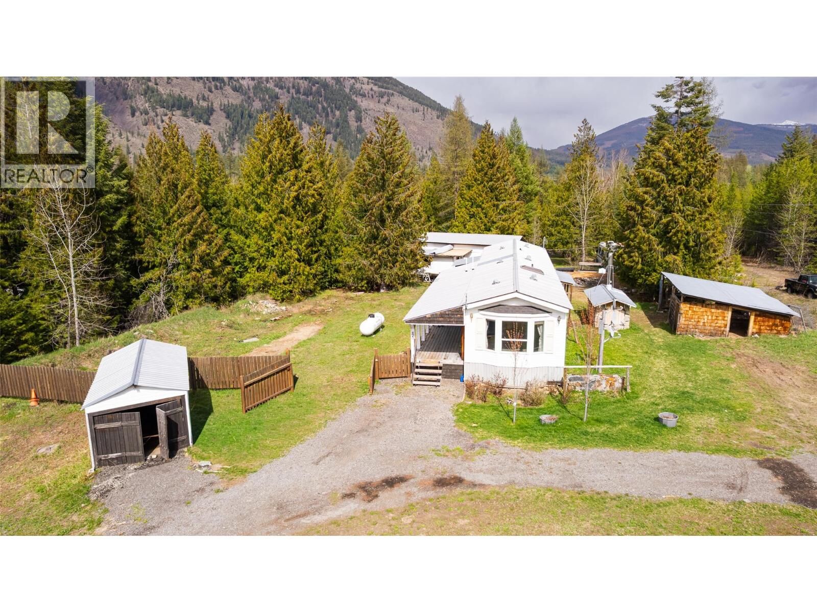 Photo de la propriété:  420 Macleod Street  BC V0B 1W1 